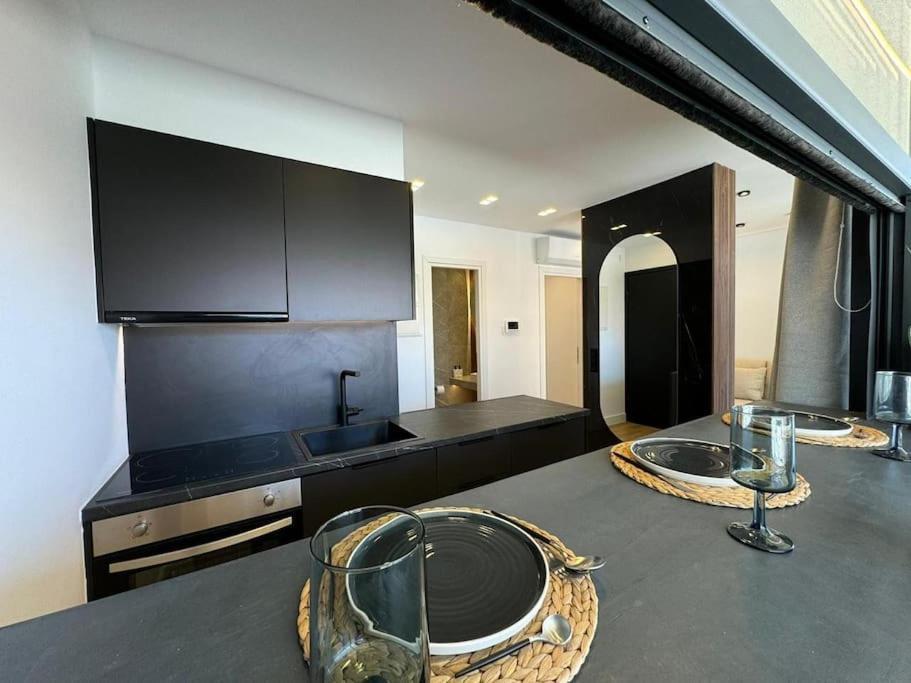 Bluemotion - Portsuite 5b * Piraeus