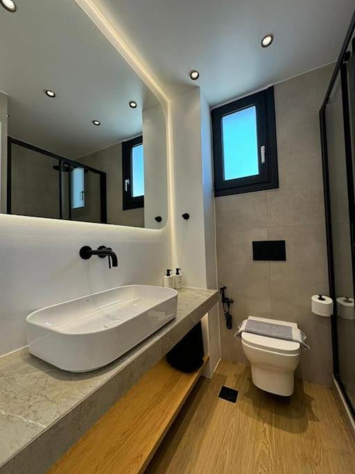 Bluemotion - Portsuite 5b * Piraeus