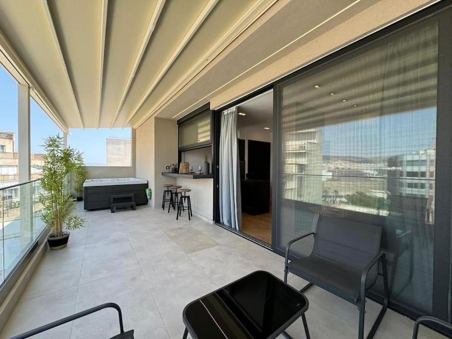 Bluemotion - Portsuite 5b * Piraeus