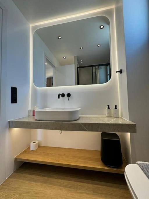 Bluemotion - Portsuite 5b Piraeus